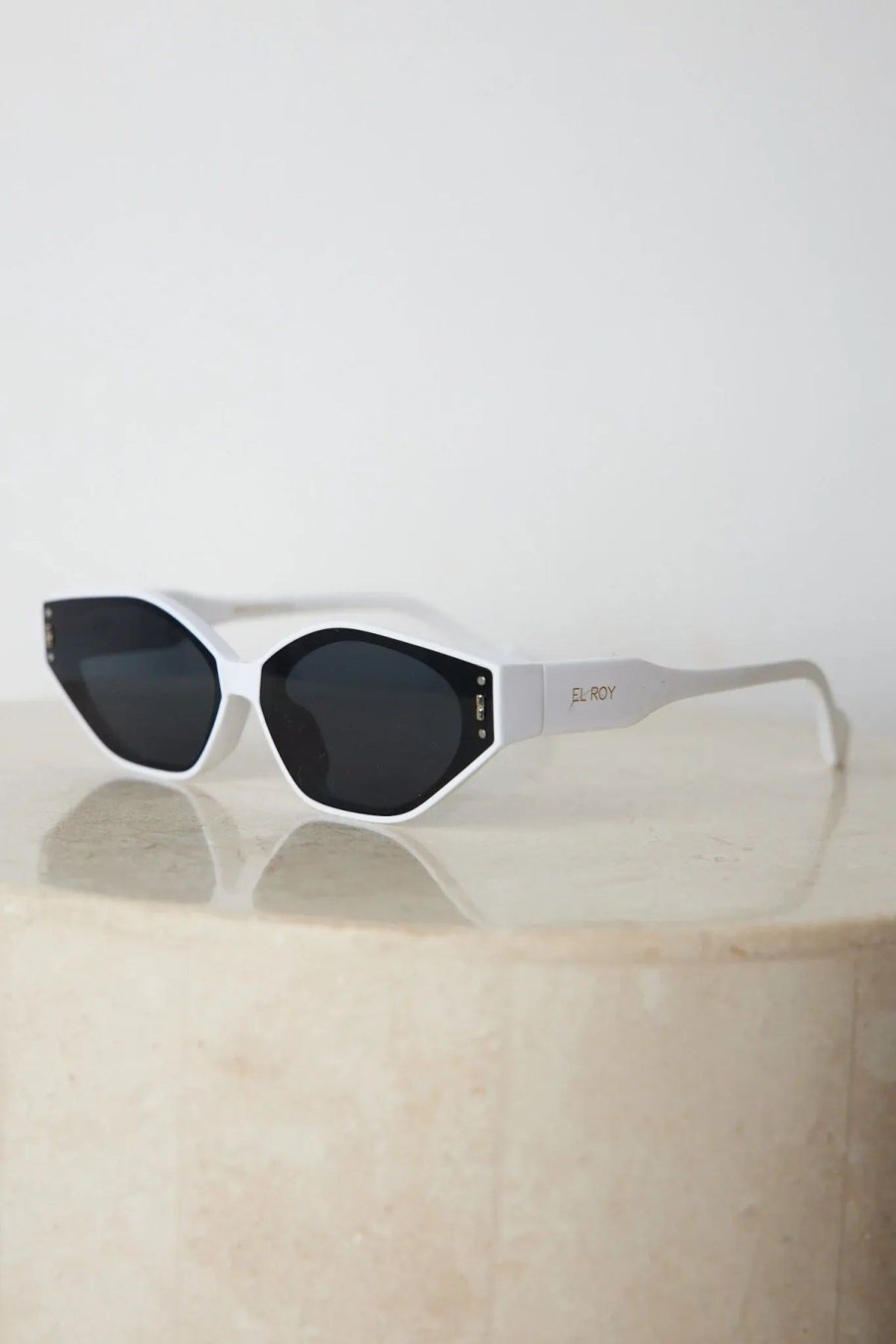 Women Esther & Co Sunglasses | Arrow|White