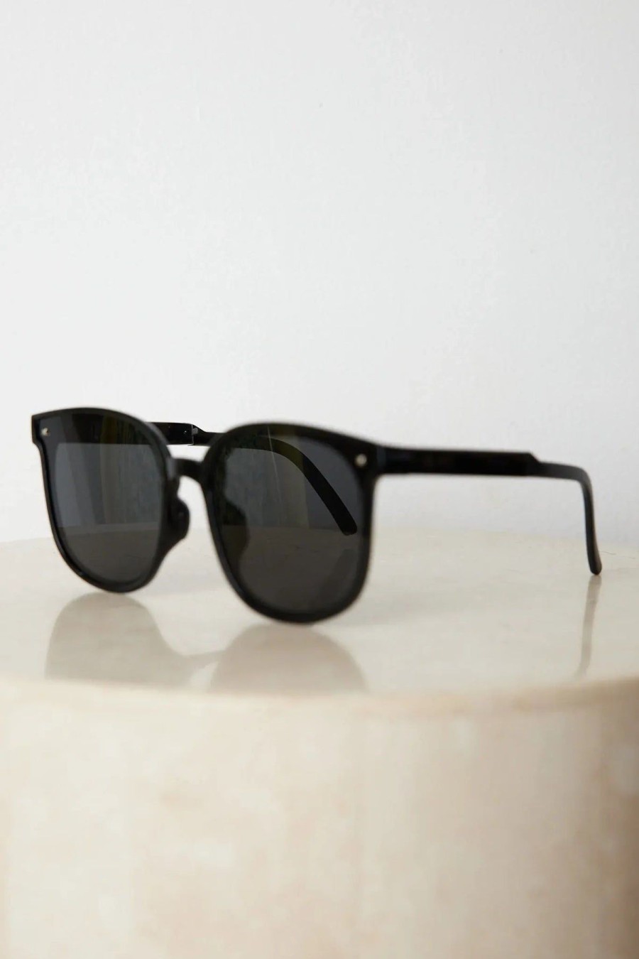 Women Esther & Co Sunglasses | Finneas|Black