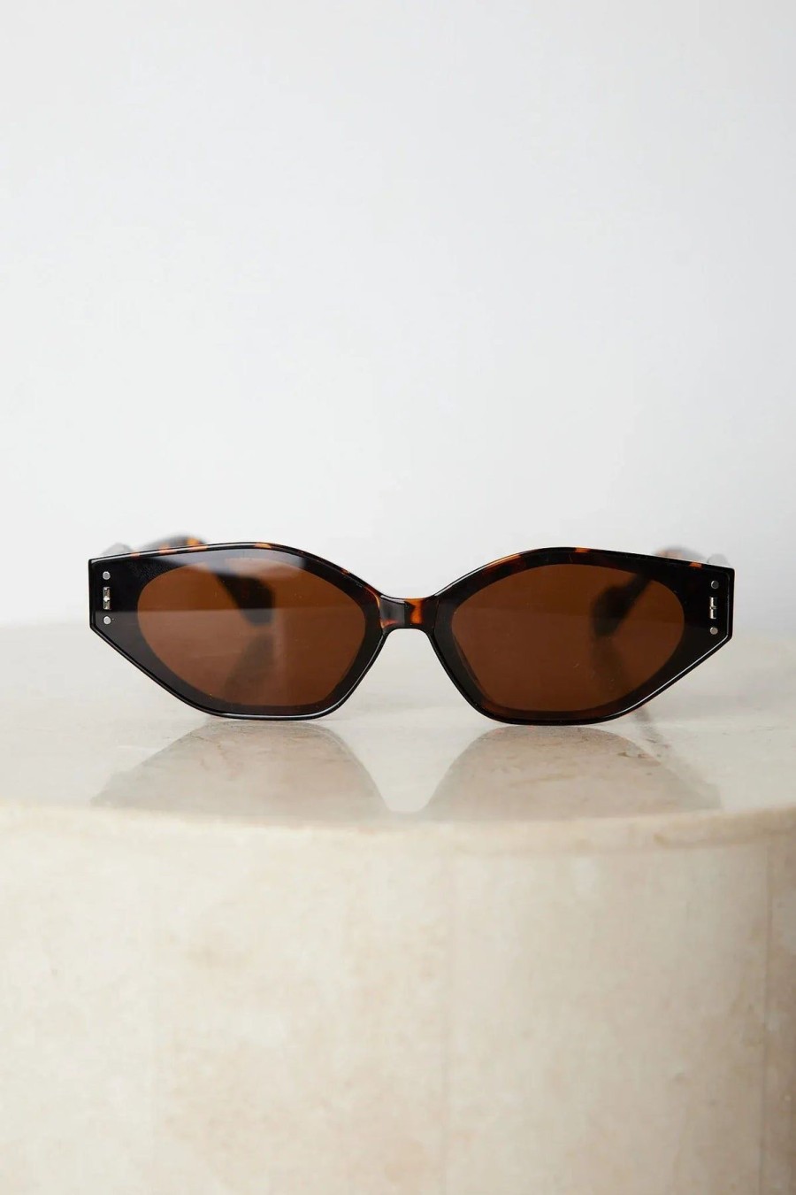 Women Esther & Co Sunglasses | Arrow|Brown