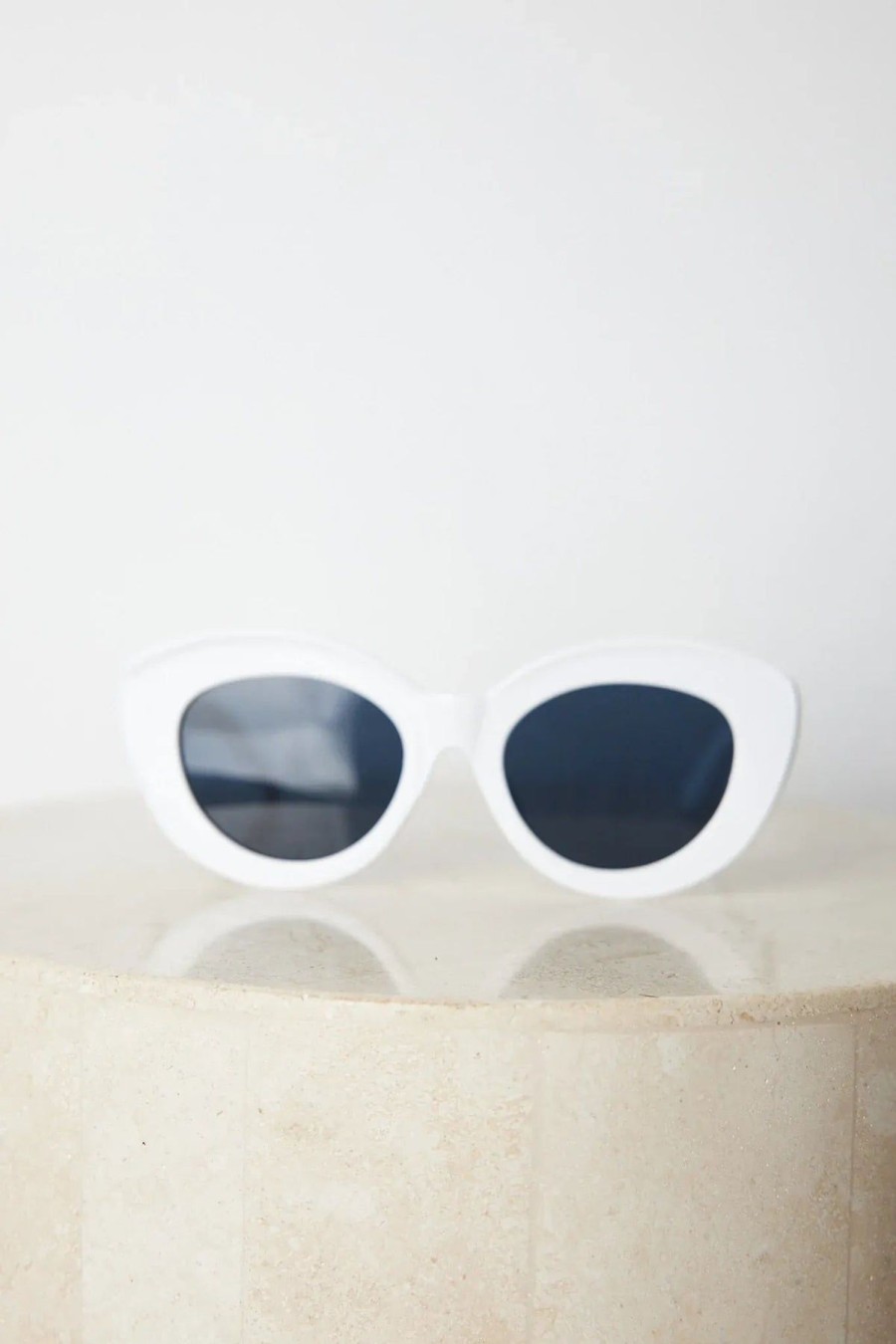 Women Esther & Co Sunglasses | Banks|White