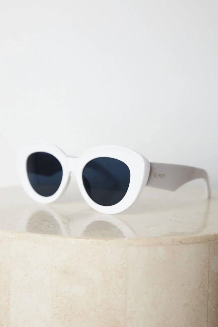 Women Esther & Co Sunglasses | Banks|White