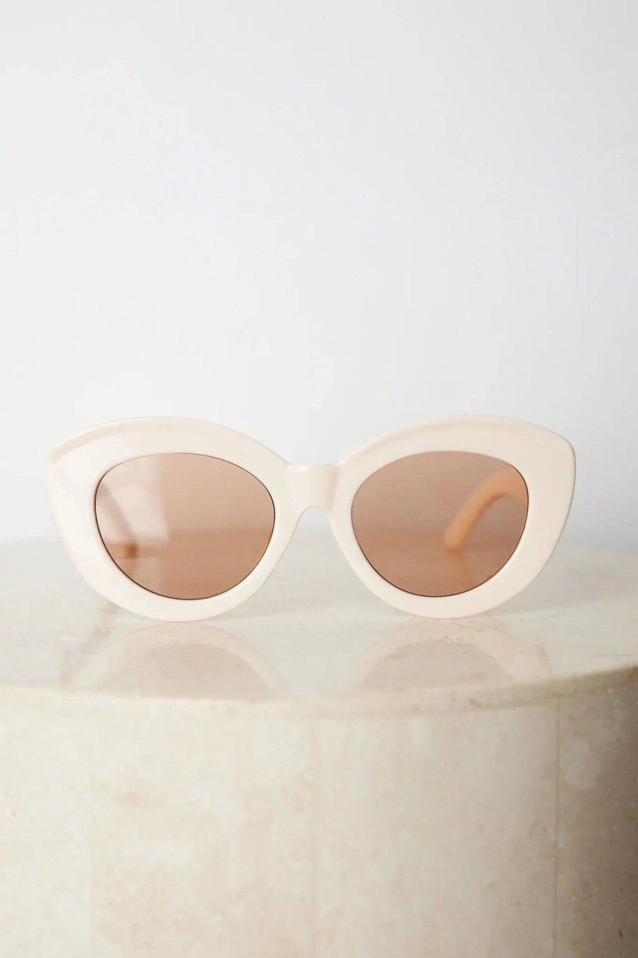 Women Esther & Co Sunglasses | Banks|Beige