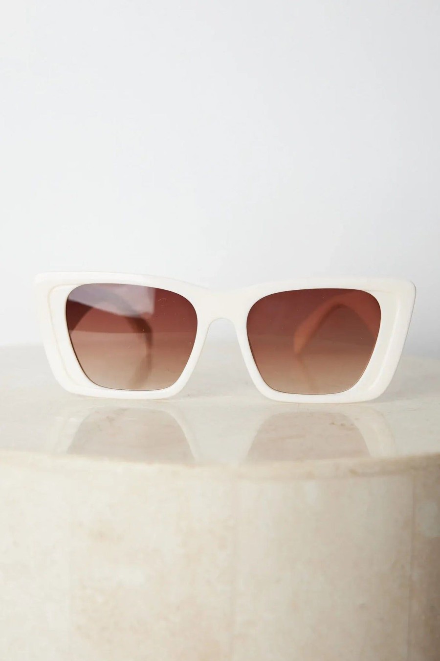 Women Esther & Co Sunglasses | Calloway|Beige