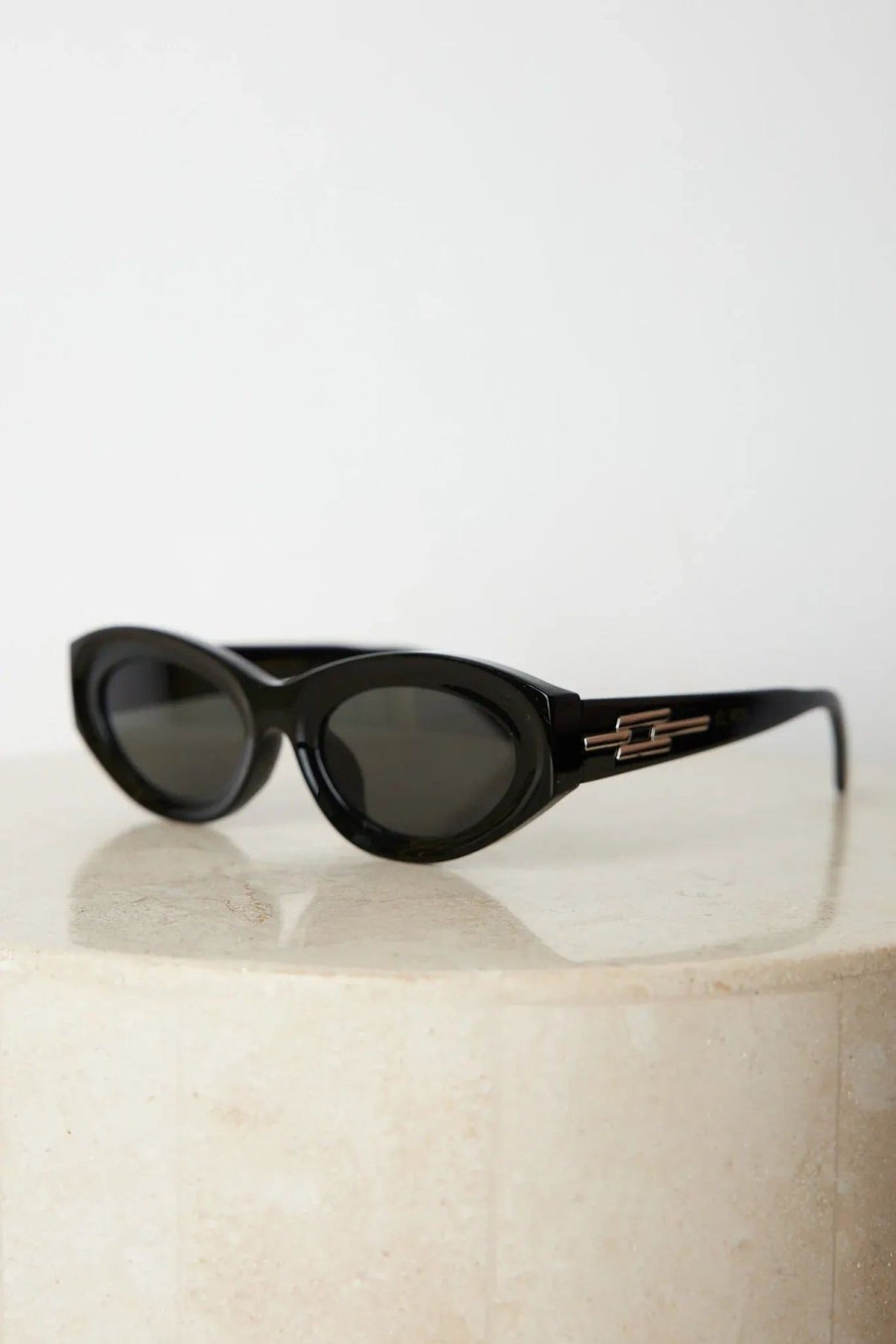 Women Esther & Co Sunglasses | Arlo|Black