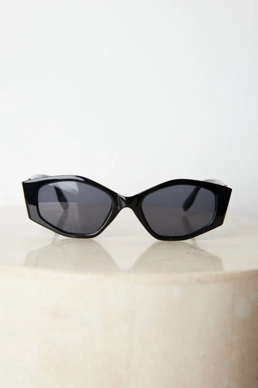 Women Esther & Co Sunglasses | Iris|Black